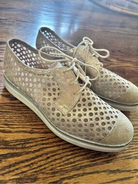 Women's Lace-Up Perforated Casual Boots - Taupe